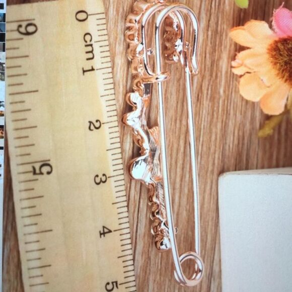 🎉 1 HR Sale🎁Butterfly Rhinestone Safety Pin - Picture 2 of 3